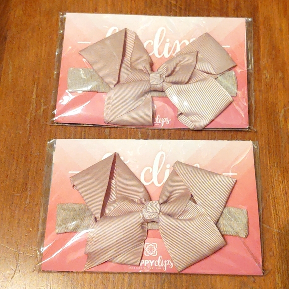 2 🤎 Tan 🎀 bow fit clips by poppy clips - Picture 1 of 5